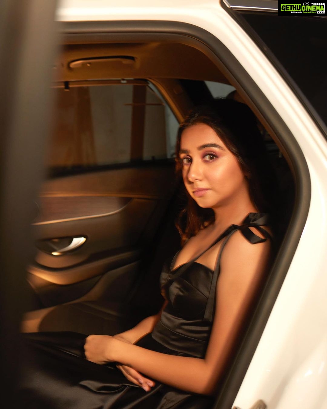 Prajakta Koli Instagram - You coming or no? 🏎️ … Makeup by @sahithya.shetty Hair by @rupali.dhumal 📷- @shivamguptaphotography … Outfit: custom stitched by @varnikasangoi Sourced by @homerakhan3400