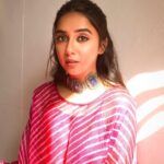 Prajakta Koli Instagram - ✨सांसों में बड़ी बेकरारी आँखों में कई रत जगे कभी कहीं लग जाये दिल तो कहीं फिर दिल ना लगे✨ … @shrushti_birje @shreejarajgopal @shivamguptaphotography @sujata_1810 @dhwanii.jain