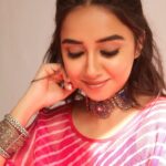 Prajakta Koli Instagram - ✨सांसों में बड़ी बेकरारी आँखों में कई रत जगे कभी कहीं लग जाये दिल तो कहीं फिर दिल ना लगे✨ … @shrushti_birje @shreejarajgopal @shivamguptaphotography @sujata_1810 @dhwanii.jain