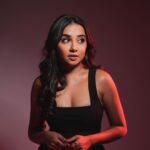 Prajakta Koli Instagram - Out of 10, I’ll give her 9. 🤸‍♀️ …. HMU by @mansimao @hairsprayandtheartist Styled by @aakrutisejpal 📷 by @roverdiaries_ @lordaritra
