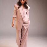 Prajakta Koli Instagram - There’s a very omg-I-am-writing-a-book vibe to these pictures, no? 🥰 …. HMU by @shrushti_birje_28 @sujata_1810 Styled by @aakrutisejpal 📷 by @roverdiaries_ @dop_mathur …. Outfit - @thebaeclub.in Jewellry - @stacfinejewellery