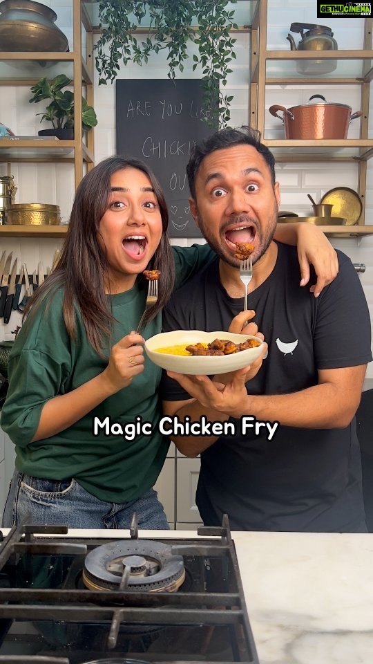 Prajakta Koli Instagram - The One Dish Prajakta loves? Magic Chicken Fry! It's super easy to make this chicken fry and it fits perfectly everywhere, from dal khichdi to tacos to a pizza. She loves to top all these with this Chicken fry. That little magic masala you see only aunty @archanakoli can tell you kahan se milta hai 😋 Hope you enjoyed Mostly Sane X Goila on this episode of #ThatOneDish . . #friedchicken #chickendinner #magicmasala #homefood #eatpraylove