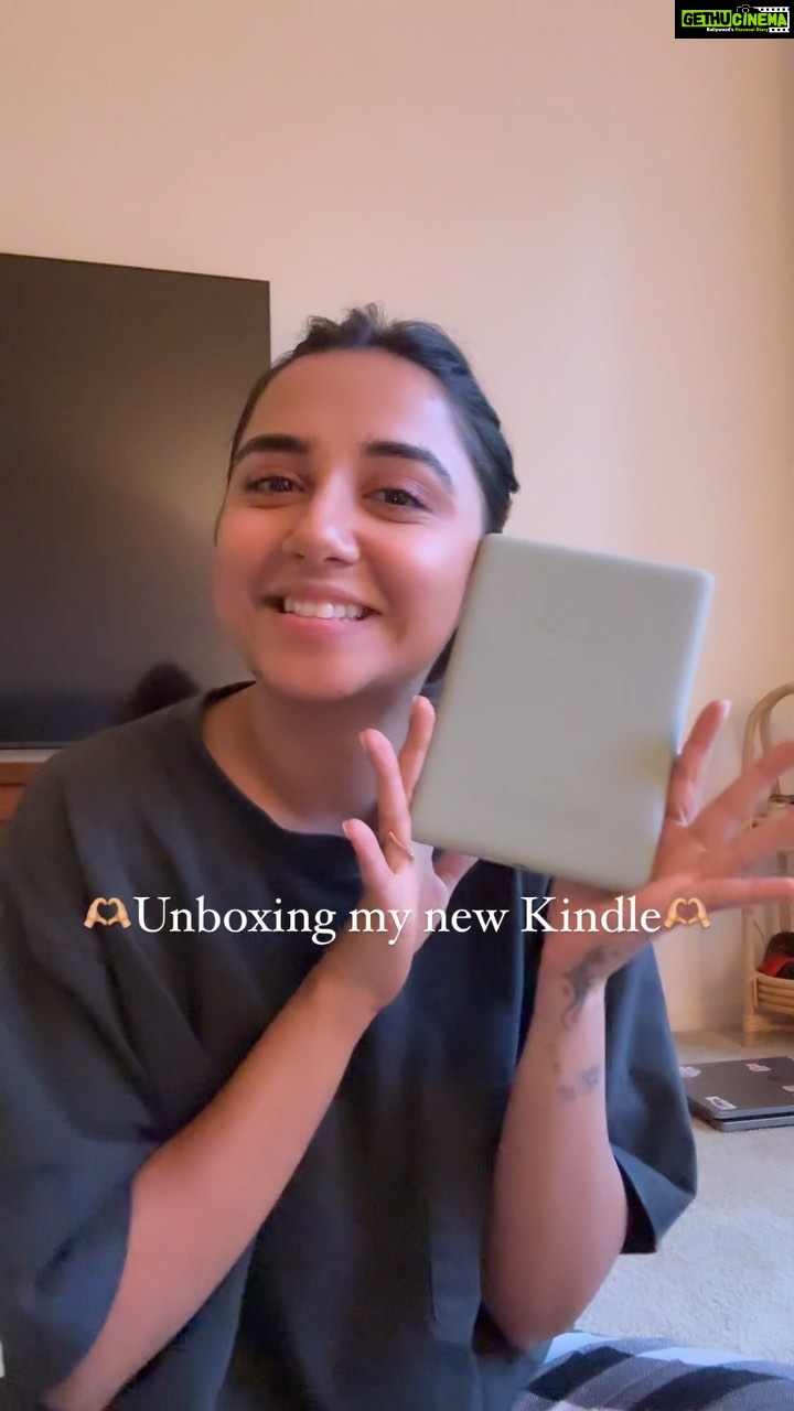 Prajakta Koli Instagram - I got ho*s in different book titles. 🤤