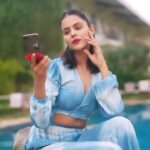 Priyanka Chahar Choudhary Instagram - Flip open a world of style with the Motorola Razr 40 Ultra! 😍 This sleek and stylish phone is ultra-pocketable and super handy. Its flip design gives it an edge, allowing you to make a statement wherever you go. 💁🏻‍♀️✨ You can capture stunning pictures hands-free with its 32MP Selfie Camera featuring Auto Smile and Hand Gesture! 🤳🏼💖 Don’t miss out on this incredible opportunity to upgrade your style and stay connected. Get the Motorola Razr 40 Ultra, an Amazon Specials smartphone, during the Amazon Prime Day sale! @amazondotin @motorolain Get it at an amazing price of Rs. 82,999 with bank offers exclusively on Amazon Prime Day, the 15th and 16th of July. 🎉🛒 #MotorolaRazr40Ultra #AmazonSpecials #AmazonPrimeDay #DiscoverJoy #collab #ad