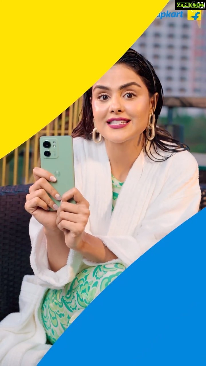 Priyanka Chahar Choudhary Instagram - Get ready to witness an underwater adventure as we reveal the endless possibilities that await you with the Motorola edge 40 Need to admit this the best Stunt so far, @motorolain @FlipkartTechspert #motorolaedge40seriesonflipkart #ad