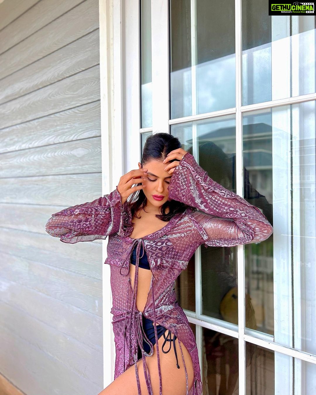 Priyanka Chahar Choudhary Instagram - Glitz&Glamour and goodnight 😋