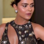 Priyanka Chahar Choudhary Instagram - 🖤💫 Video: @makeupbyrishabk Stylist: @purvabansal5 Makeup & Hair: @makeupbyrishabk x @tapnrise Outfit: @anjumqureshilabel Earrings: @miranabymegha Ring: @bubberjewels Location: @courtyardmumbai Team: @greenlight__media #priyankachaharchoudhary