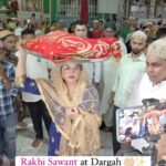 Rakhi Sawant Instagram - Amid all the war between @rakhisawant2511 and Adil Durrani, she was spotted at the Dargah to seek blessings✨🤲🏻 #rakhisawant #adilkhandurrani #bollywood #trending #actress