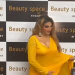 Rakhi Sawant Instagram - An AI Surprise! Do you like this style of video?😊 Let me know in the comments! 🙏🥰❤️ ... ... ... #instadaily #repost #viralposts #likes #trendingnow #trend #tiktokviral #viralreels #comedy #youtube #funnymemes #viralbanget #viralmemes #meme #exploremore #dagelan #viralmalaysia #virals #comment #share #indonesia #f #bollywood #followme #insta #tiktokindonesia #viralata #art #viralvids #photography