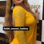 Rakhi Sawant Instagram - Mam Ne Pani Mein Aag Lagai @rakhisawant2511 #rakhisawant #rakhi_sawant_fam #rakhi_sawant_faatima #rakhi #rakhi_sawant_fan