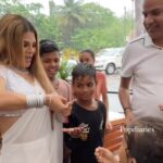 Rakhi Sawant Instagram - Rakhi Sawant’s kind-hearted and selfless gesture towards underprivileged children will surely win your heart❤️ . . . . . #rakhisawant #rakhi #bollywood #underprivilegedchildren #bollywoodcelebrity #bollywoodnews #popdiaries