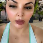 Rakhi Sawant Instagram - Hey, for her play for her please guys everyone play for her *1 कोरिंथीयो 13:13* [पर अब विश्वास, आशा, प्रेम थे तीनों स्थाई है, पर इन में सब से बड़ा प्रेम है। *परमेश्वर प्रेम है।* *1 Corinthains 13:13* And now abideth faith, hope, charity, these three; but the greatest of these is charity. *God is Love*