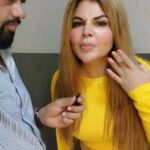 Rakhi Sawant Instagram - rakhisawant says I m natural beauty #Actor #Itemgirl #DramaQueen #Dancer @rakhisawant2511