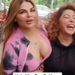 Rakhi Sawant Instagram - @rakhisawant2511 spotted enjoying with kids in Andheri!! 🥹😍 . . Follow for more updates @filmymantramedia . . #rakhisawant #filmymantra Mumbai, Maharashtra