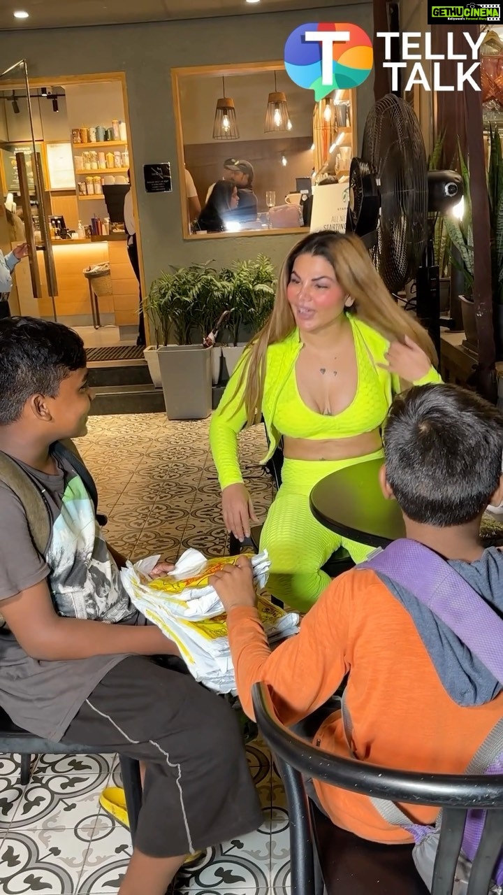 Rakhi Sawant Instagram - @rakhisawant2511 has a special gift for @urf7i 👀🎁 Check it out! . #reels #tellytalk #tellytalkindia #rakhi #rakhisawant #urfi #urfijaved #uorfijaved