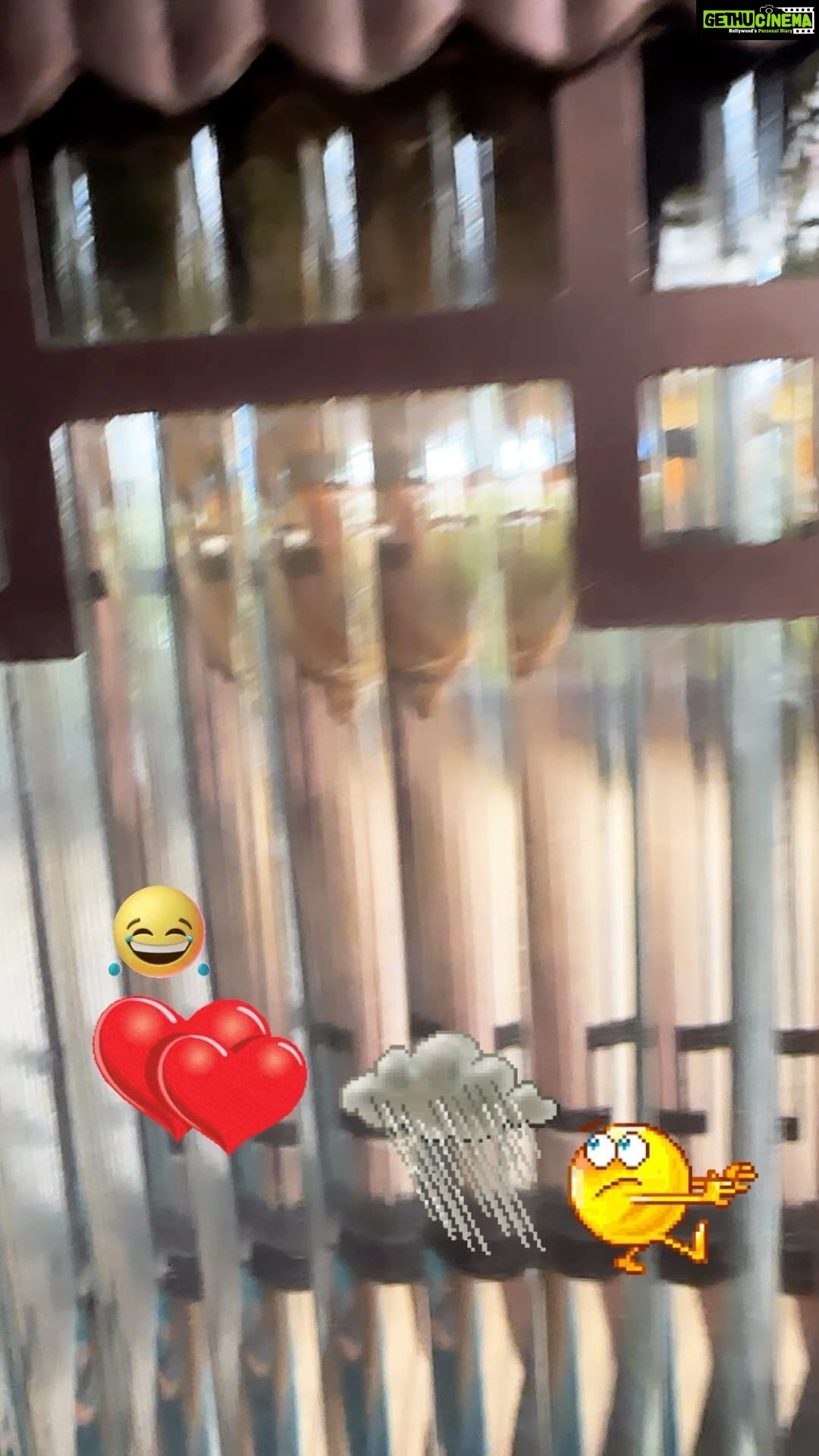 Rakhi Sawant Instagram - San sannan san 😂