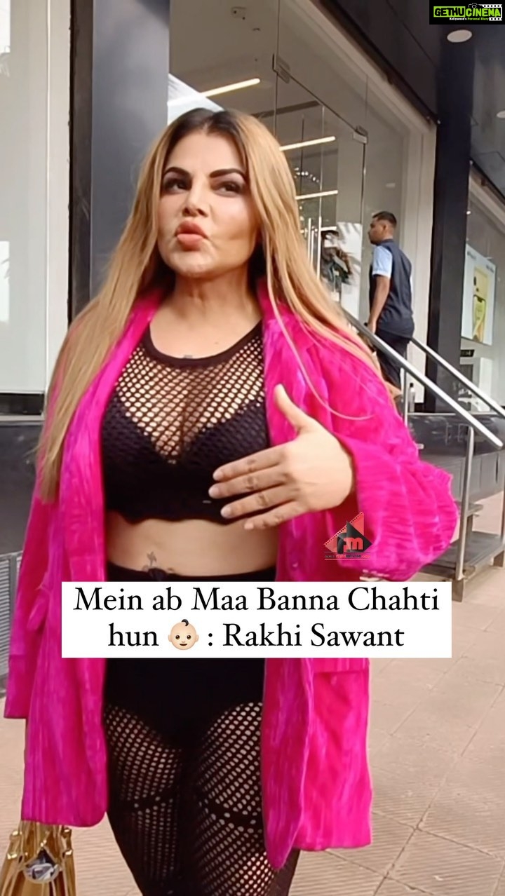 Rakhi Sawant Instagram - @rakhisawant2511 ne ugaye Tamatar ke Ped 🍅🙈 . . Follow for more updates @filmymantramedia . . #rakhisawant #filmymantra Mumbai, Maharashtra