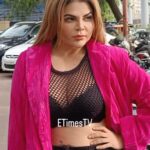 Rakhi Sawant Instagram - Rakhi Sawant chats with paps as she gets snapped in the city! ❤️ @rakhisawant2511 #rakhisawant #etimestv