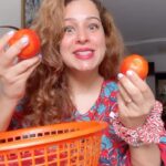 Rakhi Sawant Instagram - It’s all about tamatar 🍅 @rakhisawant2511 🤭😂 #rakhisawant #tomatoes #reelitfeelit #reelkarofeelkaro #instareels #funnyvideos