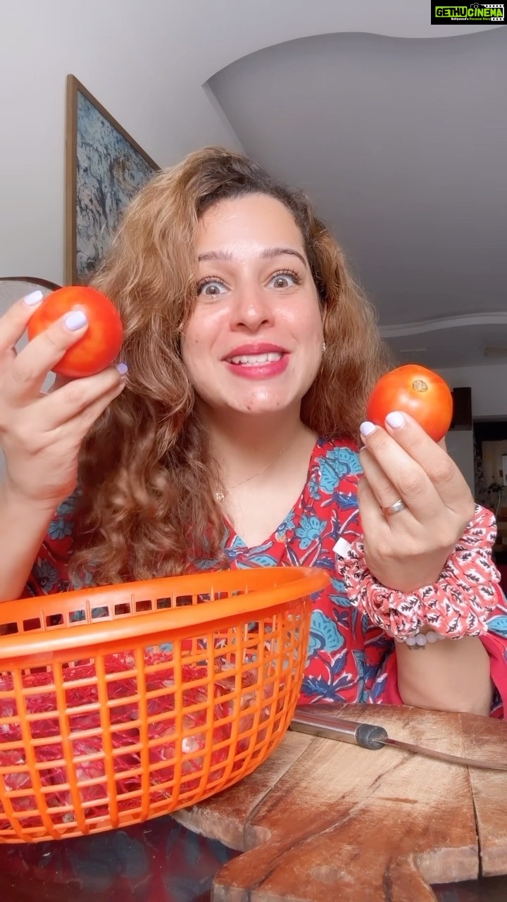 Rakhi Sawant Instagram - Itβs all about tamatar π
@rakhisawant2511 π€π #rakhisawant #tomatoes #reelitfeelit #reelkarofeelkaro #instareels #funnyvideos