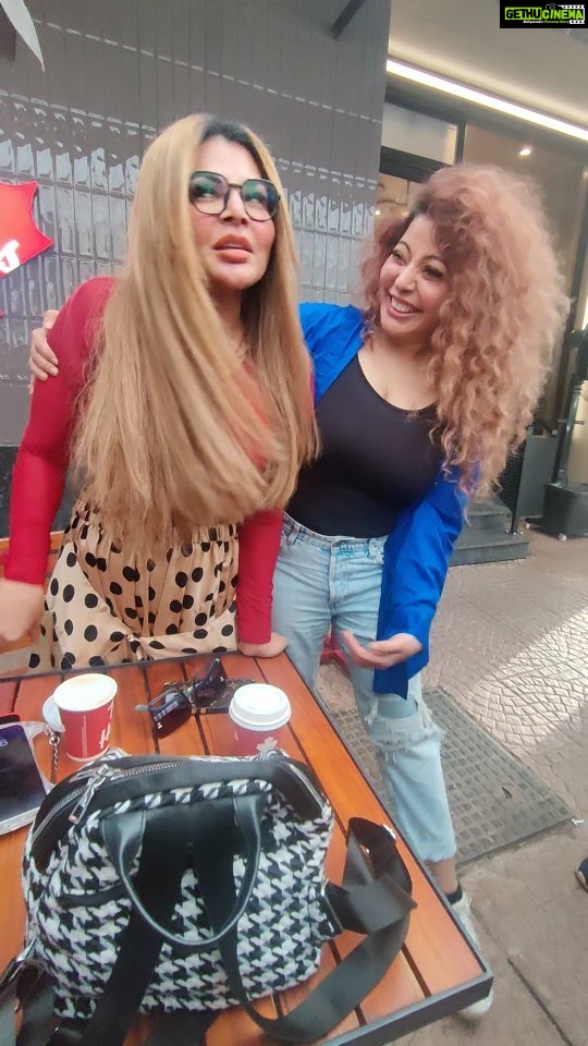 Rakhi Sawant Instagram - @rakhisawant2511 Best Friends Rajshree At #lokhandwala #rakhisawant #rakhisawant2511 #rakhisawantfans #rakhisawantfanclub #rakhisawanttrolled #rakhisawantfc #nailartstudio #rakhisawantreels #rakhisawantcomedy #bollywoodnews #instanews #instafollow @nailartstudio_lokhndwala