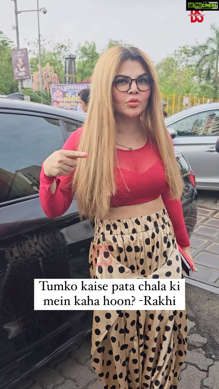 Rakhi Sawant Instagram - Rakhi Sawant having a fun banter with the paps yet again 😂 . Follow: 👉🏼 @bollywoodsocietyy Contact/Enquiry: @digitalsukoonn . . . #bollywoodsociety #reelsinstagram #reelsIndia #reelitfeelit #reelkarofeelkaro #reelsvideo #instagramreels #reelsviral #reels #reel #rakhisawant
