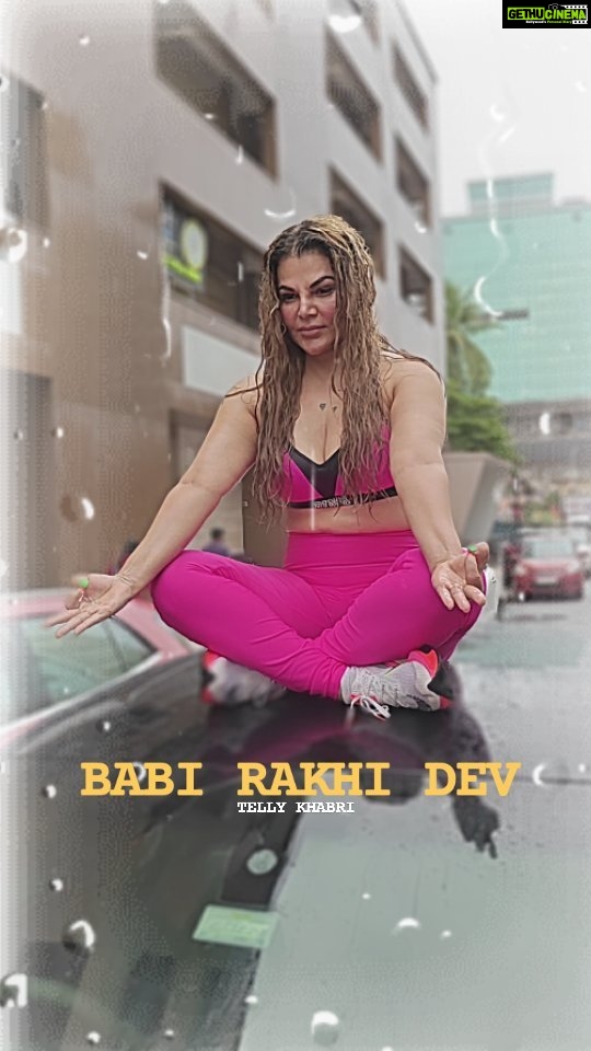 Rakhi Sawant Instagram - Babi rakhi dev ne phode sir par 5 ande 😱😂😱 #rakhisawant #rakhi @rakhisawant2511 Mumbai - मुंबई