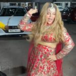 Rakhi Sawant Instagram - The entertainment queen is back! @rakhisawant2511 wows us by showing off some of her dance moves💃🏻 . #reels #tellytalkindia #rakhi #rakhisawant #rakhisawant2511 #dance #spotted