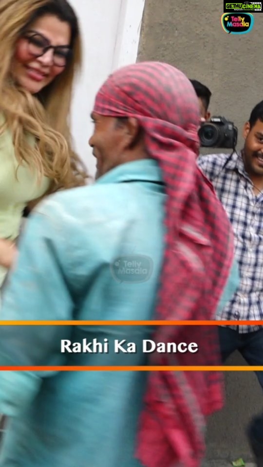 Rakhi Sawant Instagram - #RakhiSawant Dances With A Worker 🤗