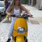 Rakhi Sawant Instagram - How cutely is @rakhisawant2511 trying to learn scooter! 😍 #tellytalkindia #tellytalk #rakhisawant #tellypapz #entertainment #tellywood