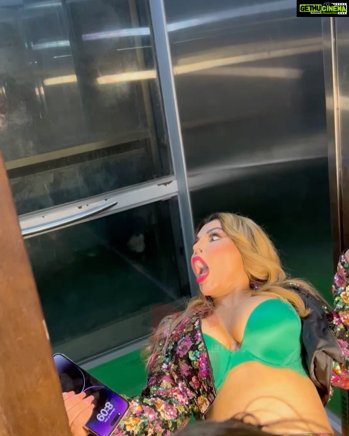 Rakhi Sawant Instagram - Bach gae Rakhi Sawant girte girte 🤣 #rakhisawant Follow: @bollywoodsocietyy Contact/enquiry: @digitalsukoonn . . #Reel #Reels #Reelsinstagram #ReelsIndia #reelitfeelit #reelkarofeelkaro #reelsvideo #reelsindia #reelsvideo #instagramreels #reelsviral #Reels #reel #reelsinstagram #reelitfeelit #reelkarofeelkaro #reelsvideo #reel #bollywoodpaparazzi