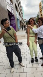 Rakhi Sawant Instagram - Most favorite artist of the streets @rakhisawant2511 mam ❤🤗🥰 #rakhisawant #rakhi_sawant_fam #rakhi_sawant_faatima