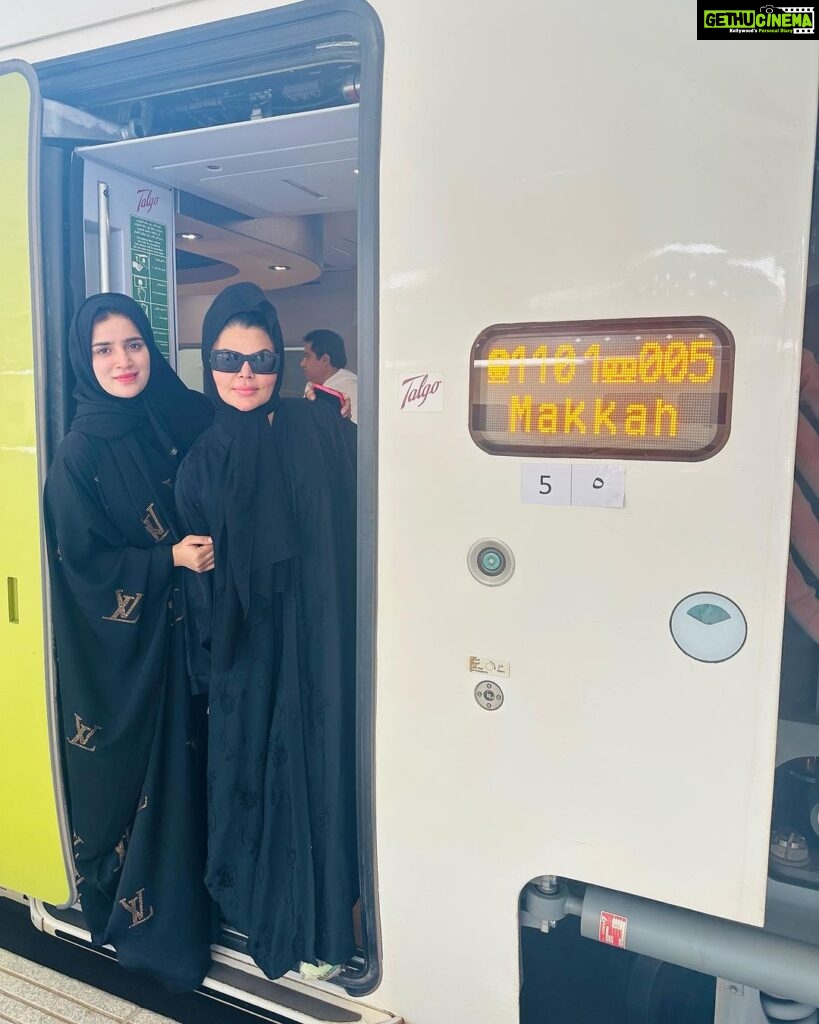 Rakhi Sawant Instagram - You just don’t go to ALLAH house . You’re called …….