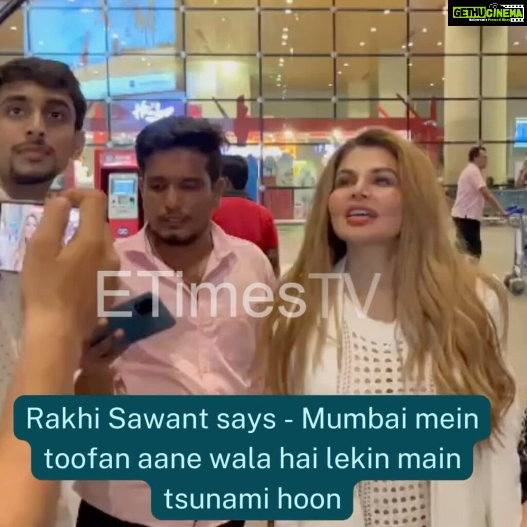 Rakhi Sawant Instagram - @rakhisawant2511 returns from Dubai, chats with paps says 'Mumbai mein toofan aane wala hai lekin main tsunami hoon' . . #rakhisawant #biggbossott #biggboss