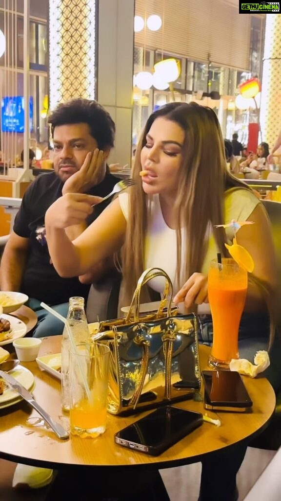 Rakhi Sawant Instagram - MIRCHI 😡