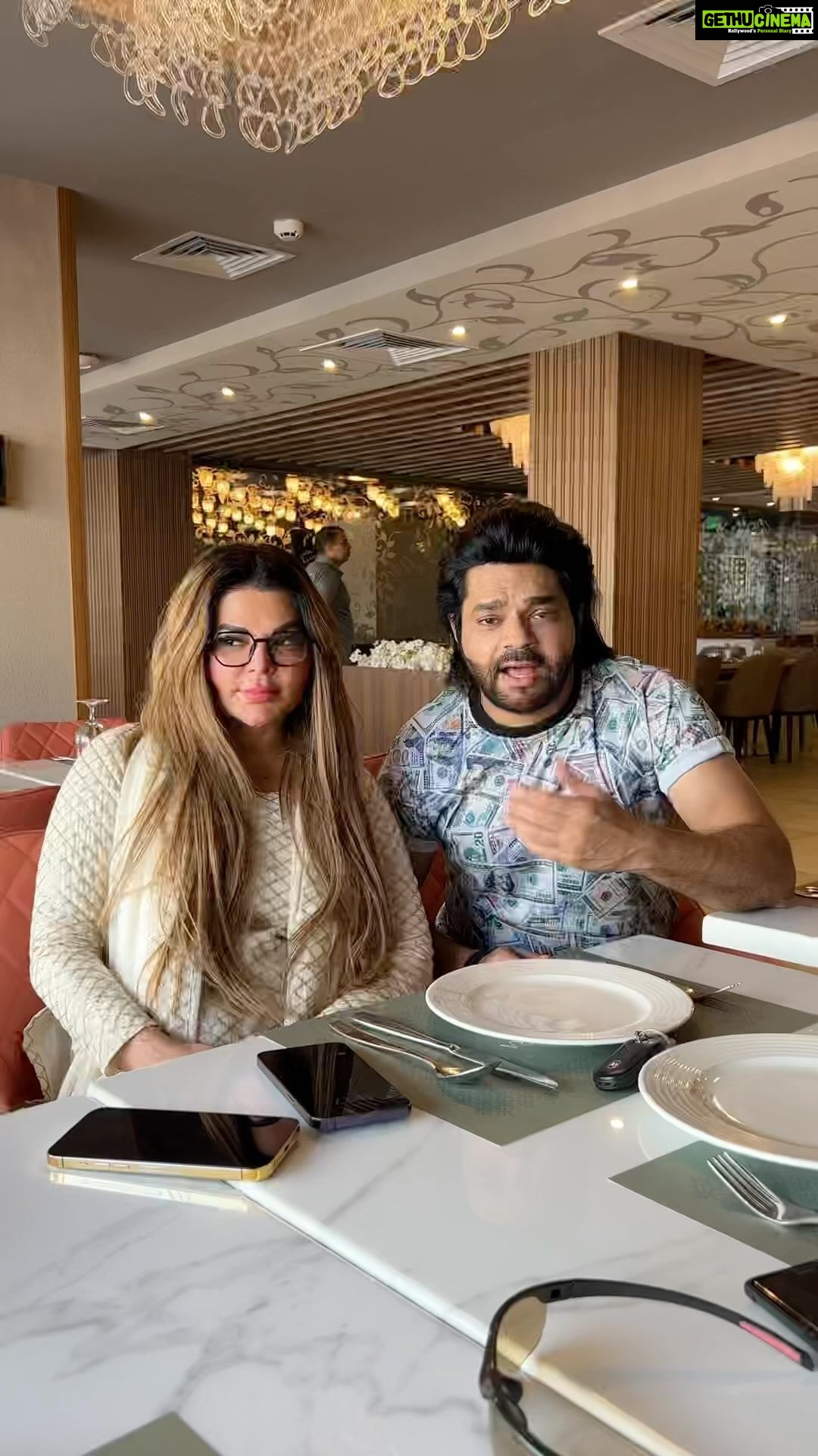 Rakhi Sawant Instagram - Come on hurry up guys hurry up come in Dubai come on Dubai Al Karama, Dubai