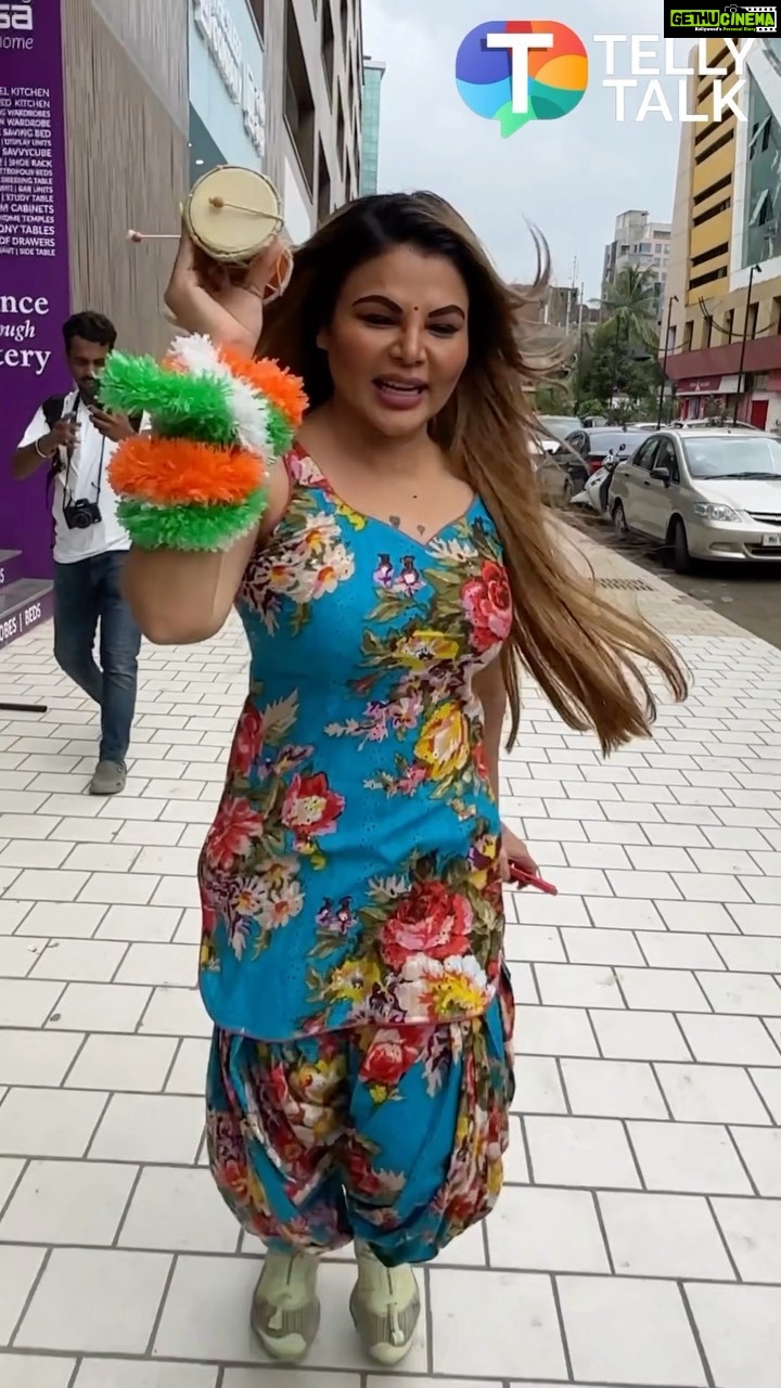 Rakhi Sawant Instagram - Want to make your #IndependenceDay awesome? Join @rakhisawant2511 and let’s celebrate together🇮🇳 . #reels #tellytalkindia #rakhi #rakhisawant #independence #15august