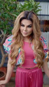 Rakhi Sawant Instagram - Instagram pe kyun baitha hai, bola na ja ke Marvel Studio ki Guardians of the Galaxy Vol. 3 dekh @disneyplushotstar pe abhi.

Nahi toh spoiler de dungi!