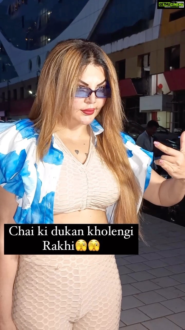 Rakhi Sawant Instagram - New business idea 💡 #rakhisawant says she will open a tea shop and will become the prime minister 🤪🤪 @rakhisawant2511 #rakhisawant #teashop #primeminister #bollywood #reelsinstagram #reelsviral #viralvideo