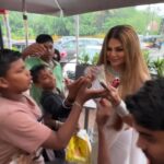 Rakhi Sawant Instagram - Rakhi Mam ne Bata 500 500 rupees @rakhisawant2511 #rakhisawant #Rakhi_sawant_faatima #rakhi #rakhi_sawant_fam #rakhi_sawant_fan #viral #instagram #reels #pose