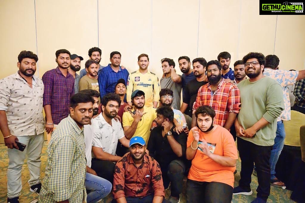 Rakshan Instagram - Wat more I can ask for #dhoni ♥️🔥 #fanboy