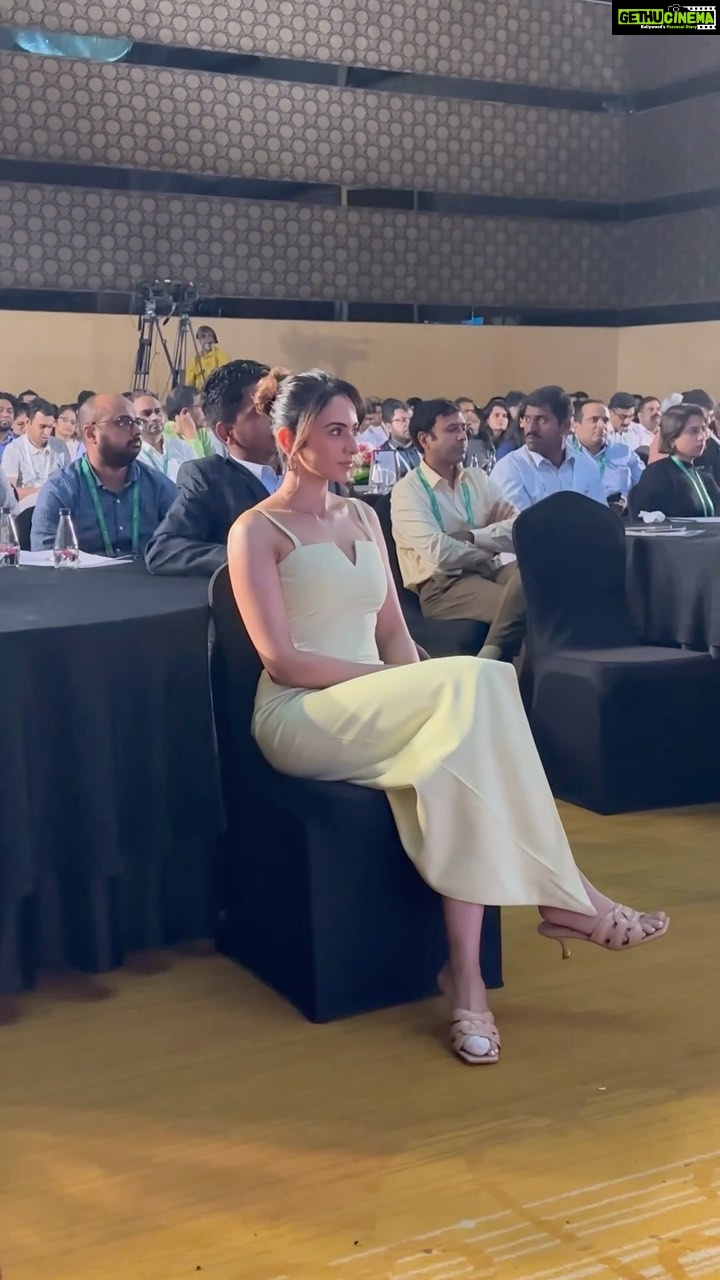Rakul Preet Singh Instagram - I love having interesting conversations and this was one of them ❤️ @the_economic_times #ETecomsummit