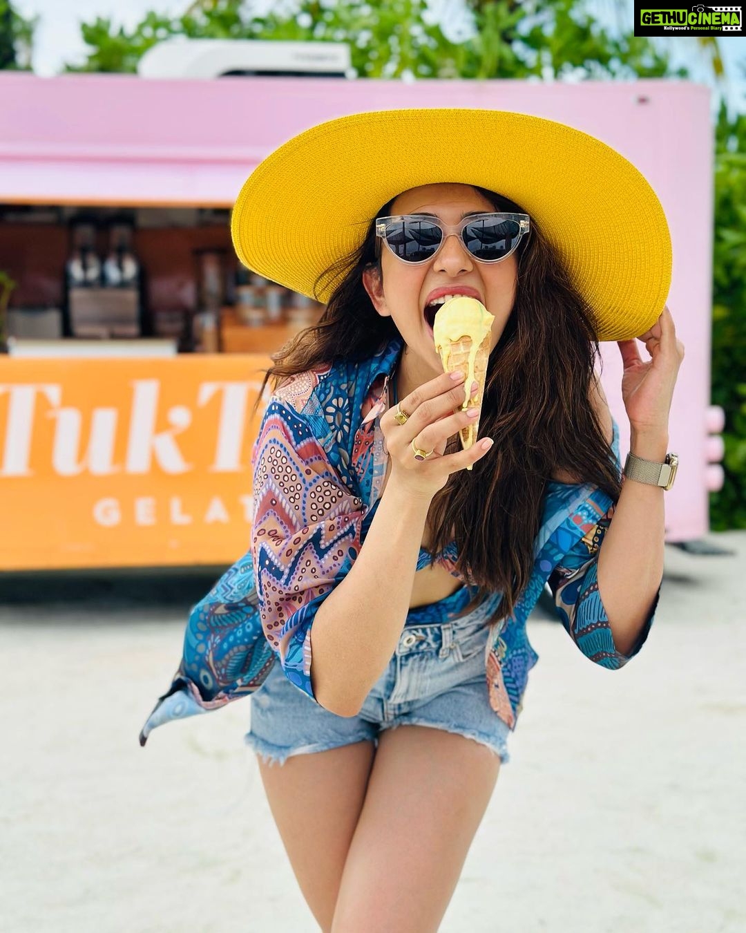 Rakul Preet Singh Instagram - Ice cream you scream 😜💙