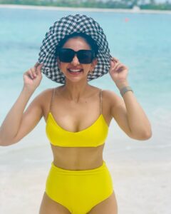 Rakul Preet Singh Instagram - Chirpy and happy 💛💛💛 

@makeplansholidays @patinamaldives #makeplansholidays #patinamaldives