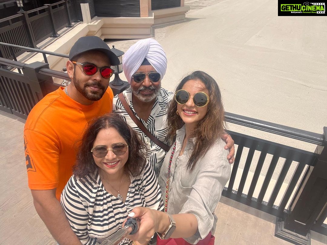 Rakul Preet Singh Instagram - Celebrating moms bday with the most priceless moments at @anantaradubai ❤️ happpppy bdayyyyyy mommmy.. you are the kindest soul I know .. thankyou for all the support now and forever ! Love you infinity ❤️❤️ #anantaradubai Anantara The Palm Dubai Resort