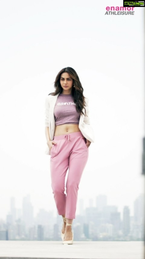 Rakul Preet Singh Instagram - Only the Enamor Athleisure Collection can make me look and feel FAB at the same time! 🥰 This wellness and yoga-inspired range is stylish, comfortable and extremely versatile! It is crafted with sweat-wicking, anti-odour, breathable, and 4-way stretch technology which makes it perfect for my active lifestyle. Add this trendy collection to your wardrobe now! @enamorindia Explore the entire collection: https://www.enamor.co.in/collections/athleisure #EnamorAthleisure #athleisure #enamor #RakulpreetSingh #activewear #activelifestyle #activeliving #fitness #yoga #workout