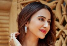 Rakul Preet Singh Instagram - Happy is a state of mind 💖 #iloveyoupromotions #june16onjiocinemas Outfit @dolcegabbana x @myalmari_ Jewellery @mozaati Footwear @dune_london_india Styled by @anshikaav Assisted by @roshiijain @bhatia_tanisha Make up @im__sal Hair @aliyashaik28 Shot by @kaasastudio
