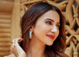 Rakul Preet Singh Instagram - Happy is a state of mind 💖 #iloveyoupromotions #june16onjiocinemas Outfit @dolcegabbana x @myalmari_ Jewellery @mozaati Footwear @dune_london_india Styled by @anshikaav Assisted by @roshiijain @bhatia_tanisha Make up @im__sal Hair @aliyashaik28 Shot by @kaasastudio