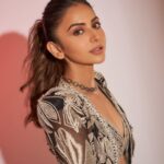 Rakul Preet Singh Instagram - Glam and grace 🖤🖤🖤 Outfit @ritikamirchandani Necklace @khannajewellerskj Ring @goldsmiths_jewellery Bag @houseofvian Footwear @aprajitatoorofficial Styled by @anshikaav Assisted by @roshiijain @bhatia_tanisha Makeup @Shaylinayak Hair @tinamukharjee Shot by @kaasastudio