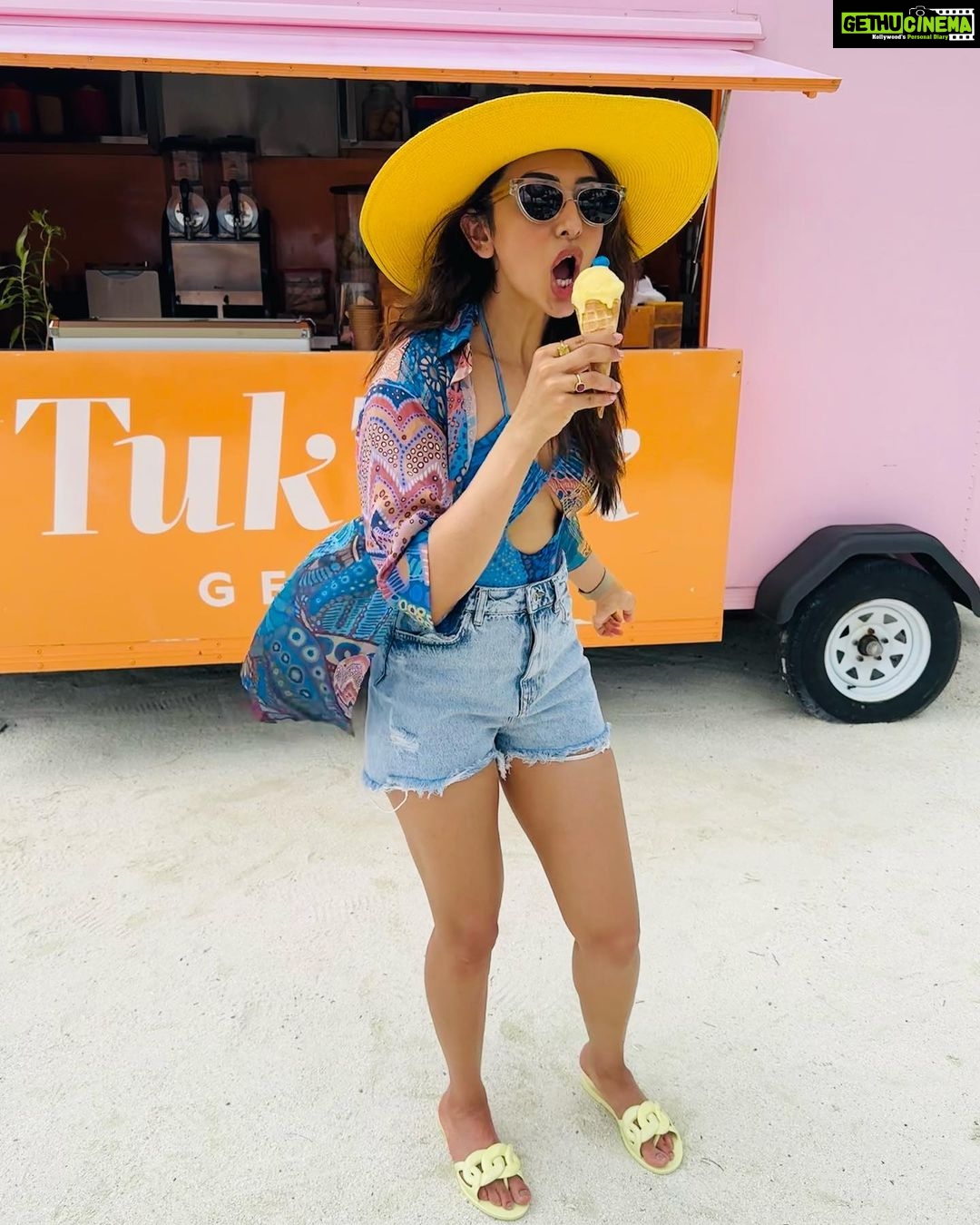 Rakul Preet Singh Instagram - Ice cream you scream 😜💙